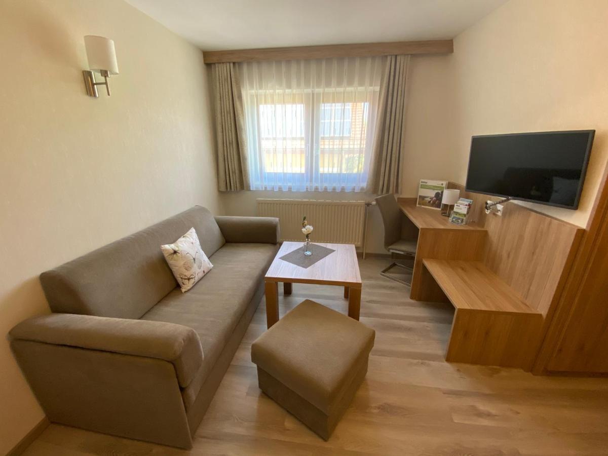 Privatzimmer Und Ferienwohnungen Leeb Persenbeug Exterior photo
