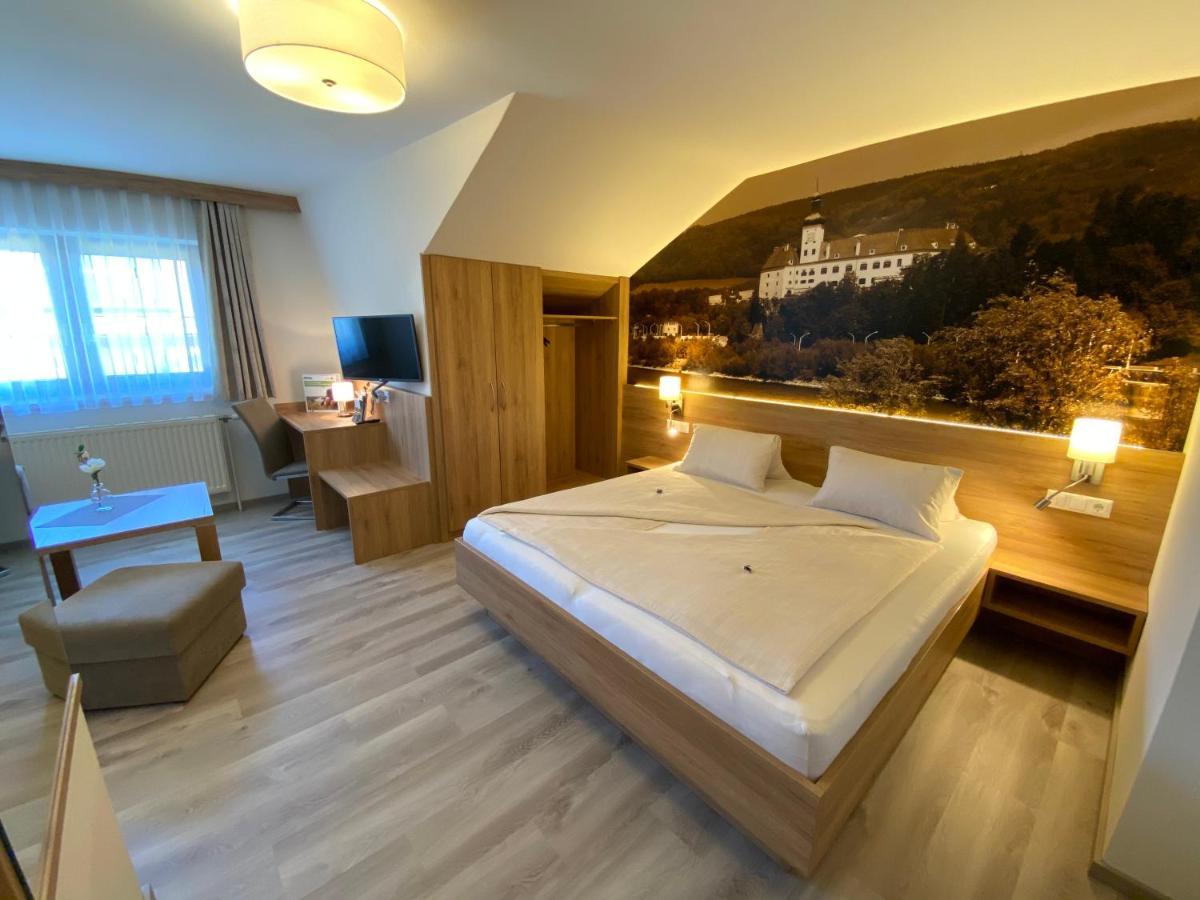Privatzimmer Und Ferienwohnungen Leeb Persenbeug Exterior photo