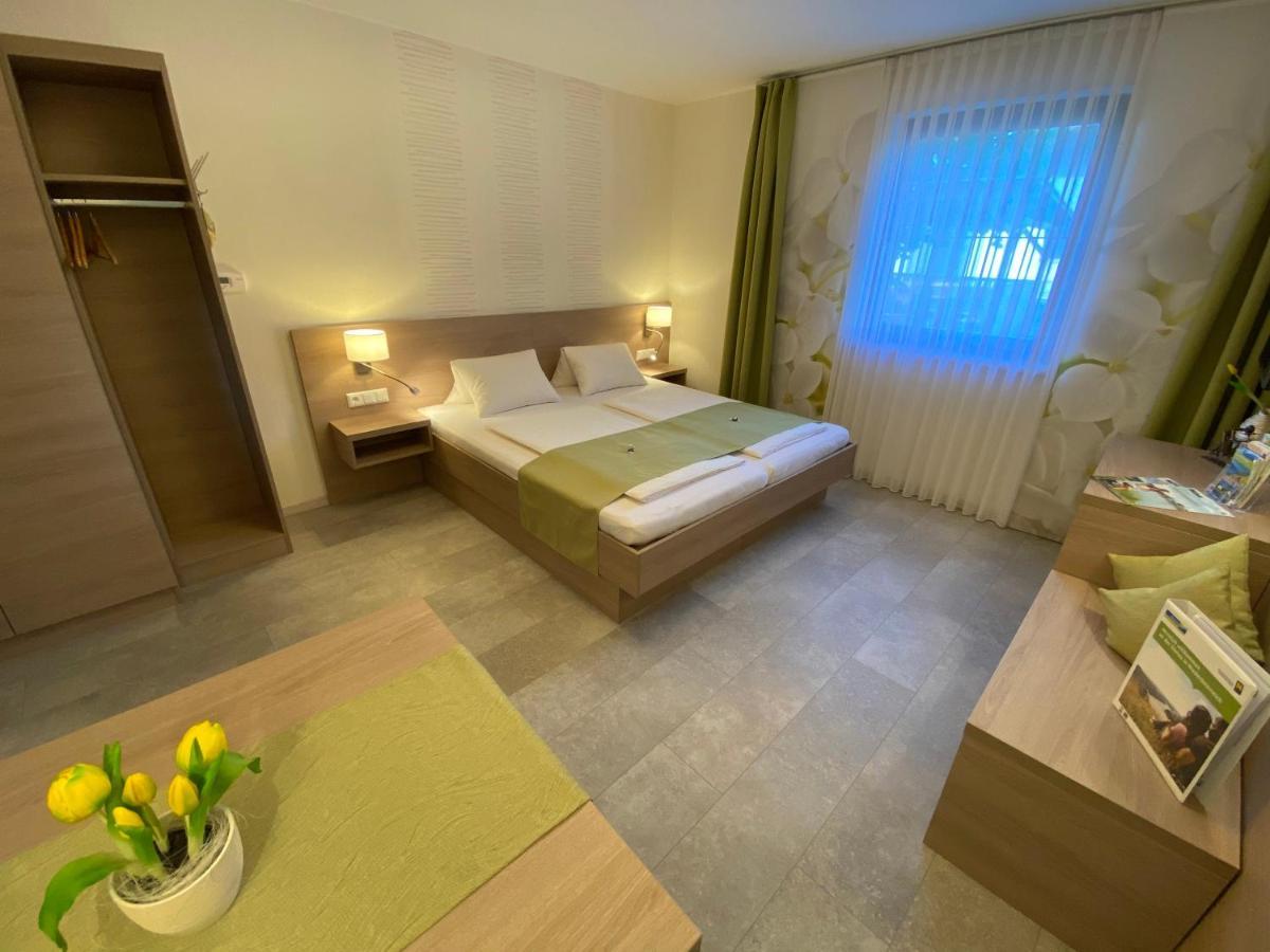 Privatzimmer Und Ferienwohnungen Leeb Persenbeug Exterior photo