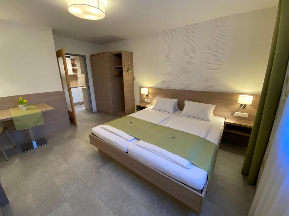 Privatzimmer Und Ferienwohnungen Leeb Persenbeug Exterior photo
