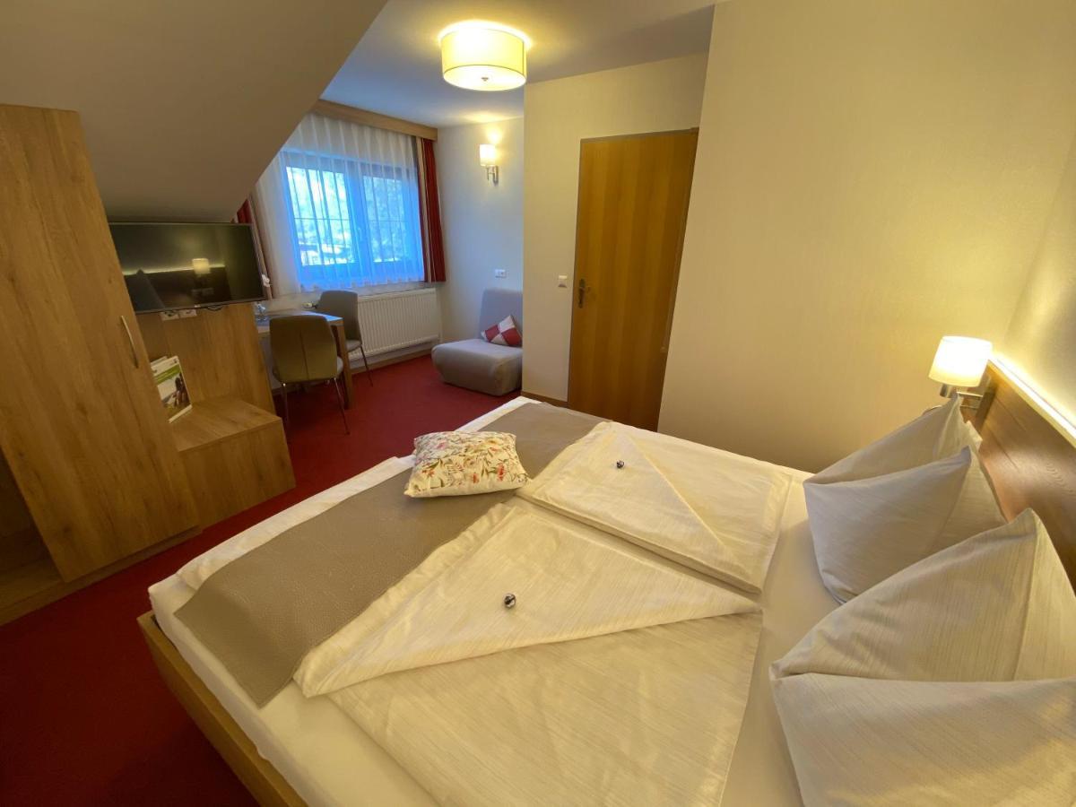 Privatzimmer Und Ferienwohnungen Leeb Persenbeug Exterior photo