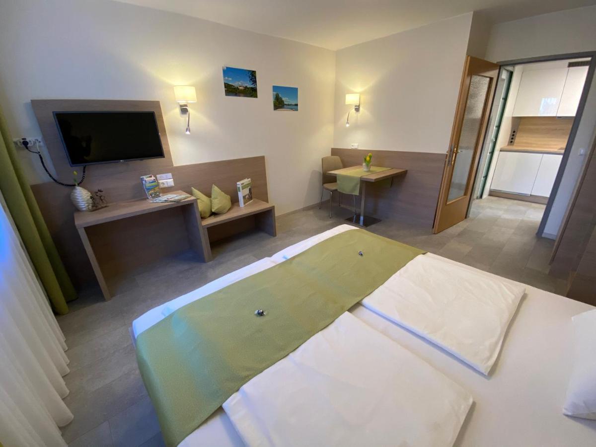 Privatzimmer Und Ferienwohnungen Leeb Persenbeug Exterior photo