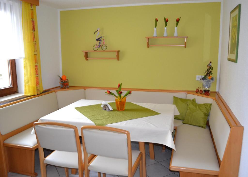 Privatzimmer Und Ferienwohnungen Leeb Persenbeug Exterior photo
